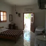 Mihalis * Lakki (Karpathos)